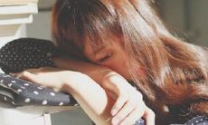 喝酒过度引发的心痛、并非真正的麻痹，而是由于酒精的影响导致的心肌缺血和心律失常所致的疾病现象