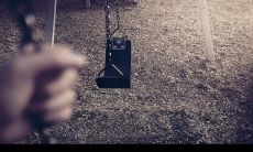 你已经远去，我却依旧孜孜不倦地寻觅你的踪迹