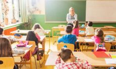 不断追求教育优秀，为学生奉献最好，不断成长，终身学习——展现教师美德的座右铭