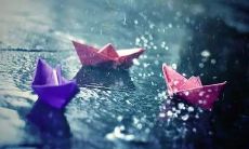 下雨天想要通过朋友圈分享心情，如何编写具有张力与吸引力的雨天朋友圈语句？