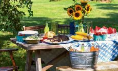 哪些鼓励快乐生活的话语可以帮助人们过上更加幸福愉快的日子？