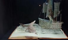 被友情陪伴着的岁月，如一盏醇香的灯笼，温暖着我们的心灵，伴随着我们走过人生的风雨荆棘，倾听着我们内心深处的声音，在生命的道路上，与我们相伴同行，成为我们最忠实的知己和朋友