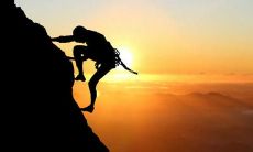 表达对过去感到懊悔、伤心的句子，尽显深刻的情感沉淀