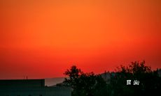 日益流行：老年人利用现代技术向亲友发出短信问候的趋势不断增加