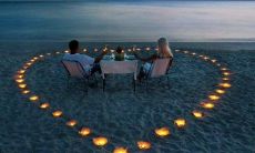 一句描述爱情的长长句子，深刻描绘情人间深厚的感情纽带，道出无数个瞬间的美好和欢愉，简单而又复杂，短暂而又长久，甜蜜而又苦涩，是人生中最炙热的激情和最深刻的回忆，是人类文化中最珍贵的主题之一