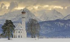 在这寒冷的天气里，我们送上温暖问候的周末短信