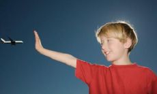 如何通过改变自己的句子和用词方式提高沟通技巧以及理解他人的意图？