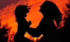 送给妈妈的美好祝福，愿她时刻开心幸福，过着充满温馨和快乐的生活！