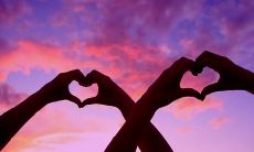 经典而感人的英语爱情句子：包括浪漫的、深情的、温馨的、甜蜜的，让你的爱情更加充实