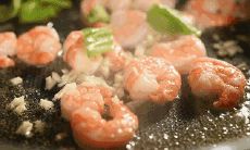 极具吸引力的口感与精致外观，让你惊叹不已的美食句子，让你的朋友圈充满幸福的香气！