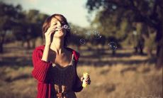 一组鼓舞人心的关于爱情的警句和启示，激励您在感情上保持坚定并坚持不懈