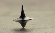 坚守情感与信仰的抒情句子，令人深思而感动