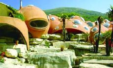 环保是人类生存发展的必然选择，促进环保事业发展应成为我们每个人的责任与义务