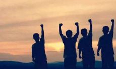 不断塑造积极向上的态度，成就无止境的座右铭思考