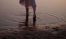 十分开心地发出欢笑，将人生中的每个挑战迎刃而解！