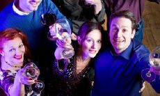 回忆起曾经的友情岁月：怀旧经典句子分享