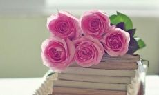 各种愉悦情绪充盈心头，充满喜悦感的言辞