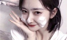 探寻小萝莉个性的特征与爱好：梳理她的个性签名、口头禅以及社交媒体上的个人描述