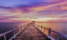 如何在天气转冷的周末，用短信向客户发送完美问候？提供全面的文本模板！