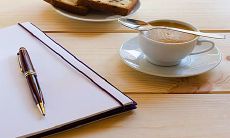 在艰辛中仍有欢乐：表达生活虽艰难但仍能保持快乐的句子