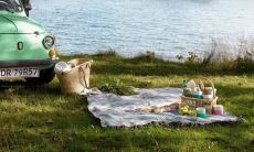 「用微信发出带着愉悦与喜悦的语句，表现心情愉悦的方式」