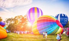 激动人心的经济成果——欢欣的语句，展现了获得金钱的幸福感