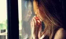 经历了太多疏离感和不被理解的痛楚，用心酸苦涩的语言表达对丈夫的失望