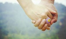 夜深人静，独处异乡，心中思念翻涌——流露离乡之情的诗歌