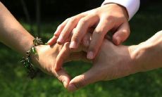 亲情之暖：探寻最温馨的短语，用于传达一家人的幸福共处