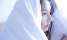 如何用微笑掩盖内心痛苦：揭秘强颜欢笑背后的内心挣扎