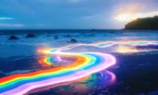 怡然自得，享受雨季：让你在潮湿又美丽的天空下感到无限欢愉的句子