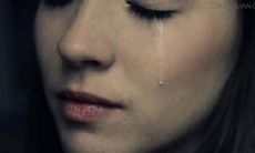 在躺在床上时，避免使用缺乏热情和无聊的句子来减少烦恼的方法