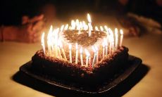 一些让你度过生日愉快的句子：享受生日当天的快乐和温馨，不断感到自己在日子里的季节变化，感受到周围爱与关怀的祝福，展现自己热爱生活的激情与活力，享受生日这个独特的日子，尽情地庆祝自己的生命