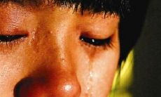 抒发无力与沉痛的心情，述说对现实生活的无尽抱怨和感慨