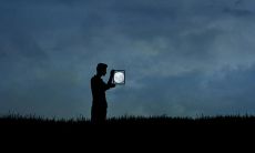 当经济拮据无法买房时，心情郁闷的表述