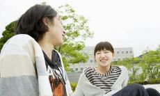 探讨校园生活中的点点滴滴，从学业压力到社交活动，从课堂到食堂，从宿舍到课外活动，畅谈校园生活的各种经历和感受