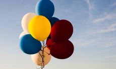 如何用形容高兴的神态的句子来表现开心的情绪？