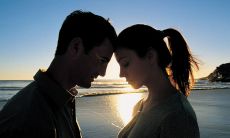 形容心情的悲伤爱情句子，沉痛而难抑制的感官之伤