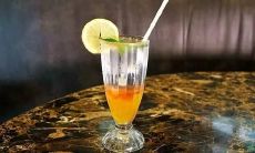 在情绪低落时装作开心的句子：明明内心不畅快却不得不强装的威力之一