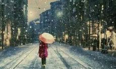 半夜间雨声萦绕，愁绪满怀，烦闷不已的心境描写