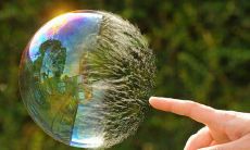 发朋友圈时想想一个非常开心的句子来表达自己的情绪