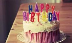 如何在朋友圈上发布独具创意的生日祝福，展现恩爱甜蜜的关系？