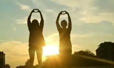 分享青春爱情心情的开心句子和短语