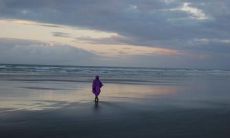 当你深信不疑的人毁了你的信任，在你最需要他们时却无限失望，那是一种令人深感心痛的痛苦体验