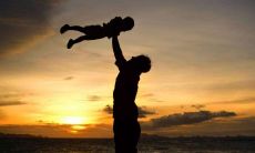 如何用感人的父亲节祝福语表达对父亲的深情祝福和感激之情？