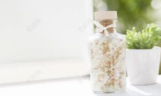 中秋节的欢乐氛围：用搞笑的句子表达我们的无限快乐！