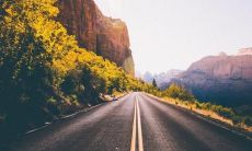 如何用简短干净的文艺句子表达开心情感?