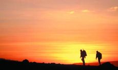 享受旅游之乐，忘却烦恼：畅游天地，悠然自得，体验别样人生！