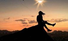 遗憾懊悔难以释怀，配以令人心酸的画面描述