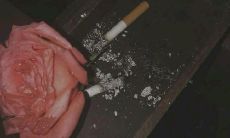 在夜深人静的时刻痛哭的表达：流露内心疼痛的句子